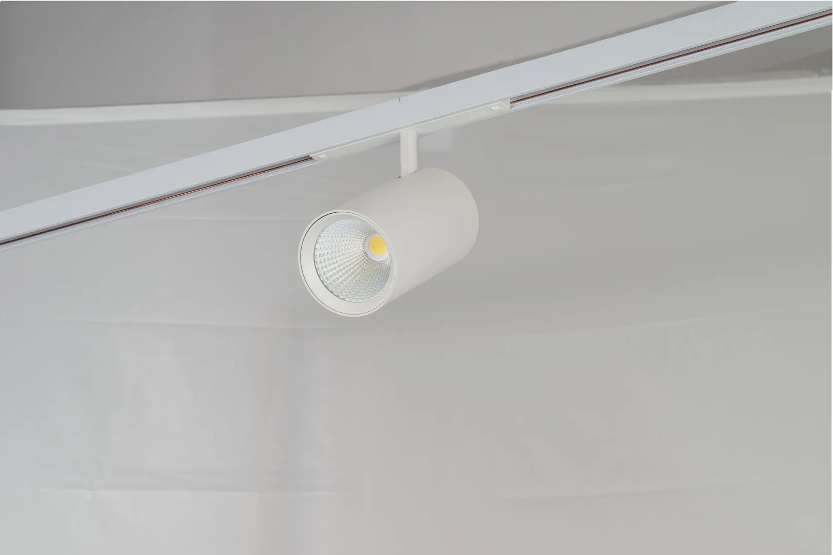 ALFA MAKITA TRACK MAGNETIC 30W CCT BLUETOOTH WH